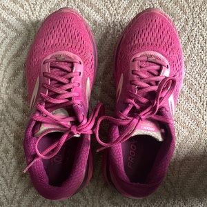 Brooks running shoes size 9